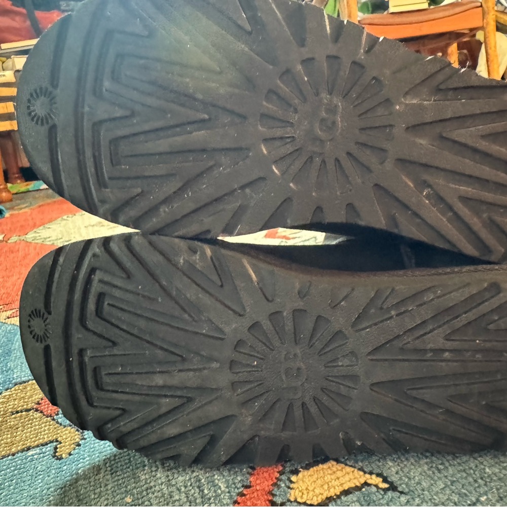 Ugg Classic Tall Sued Water Repellent Boots, size 9 - Picture 4 of 4